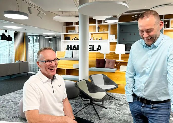 Markku Taskinen ja Lauri Piitari keskustelemassa yhteistoimintahankkeista 