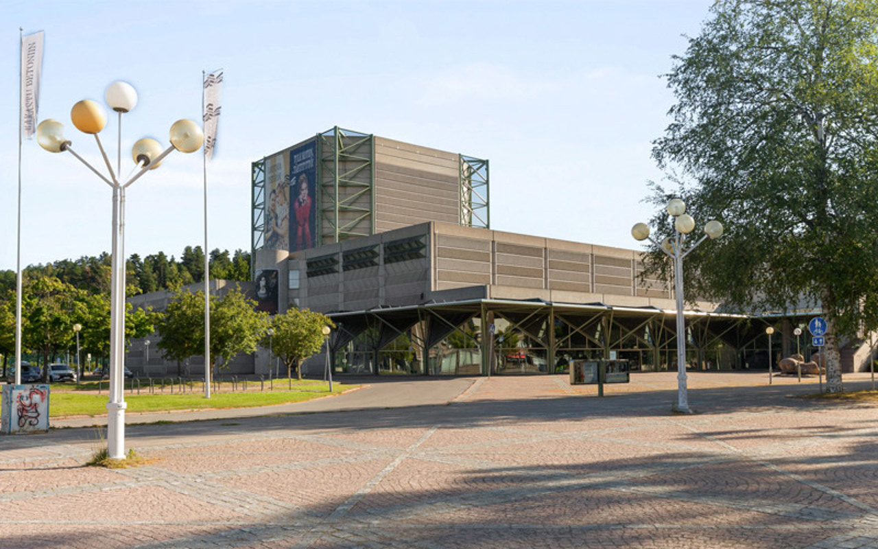 Valokuva kesältä 2025 Lahden Paavolan alueelta Lahden kaupungin teatteri