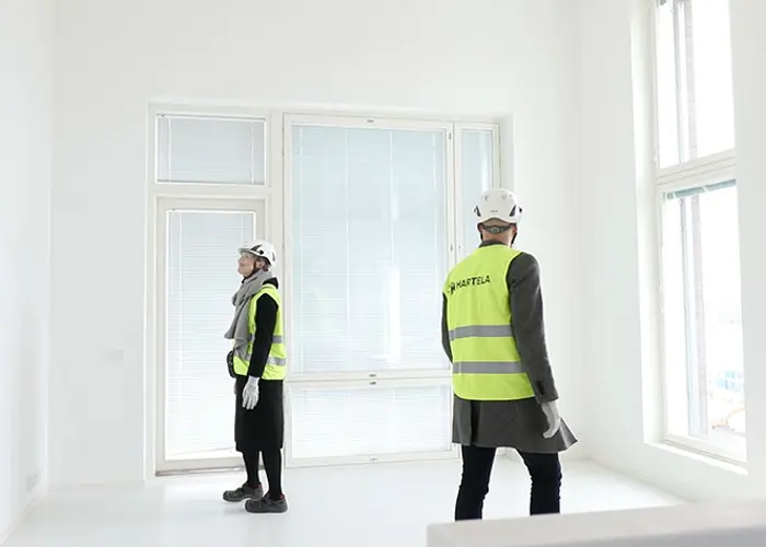 Hartelan työntekijät valmistuvassa kohteessa