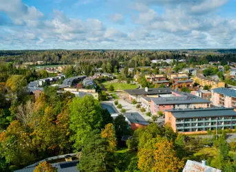 Väljää asumista Espoonjoen maisemissa