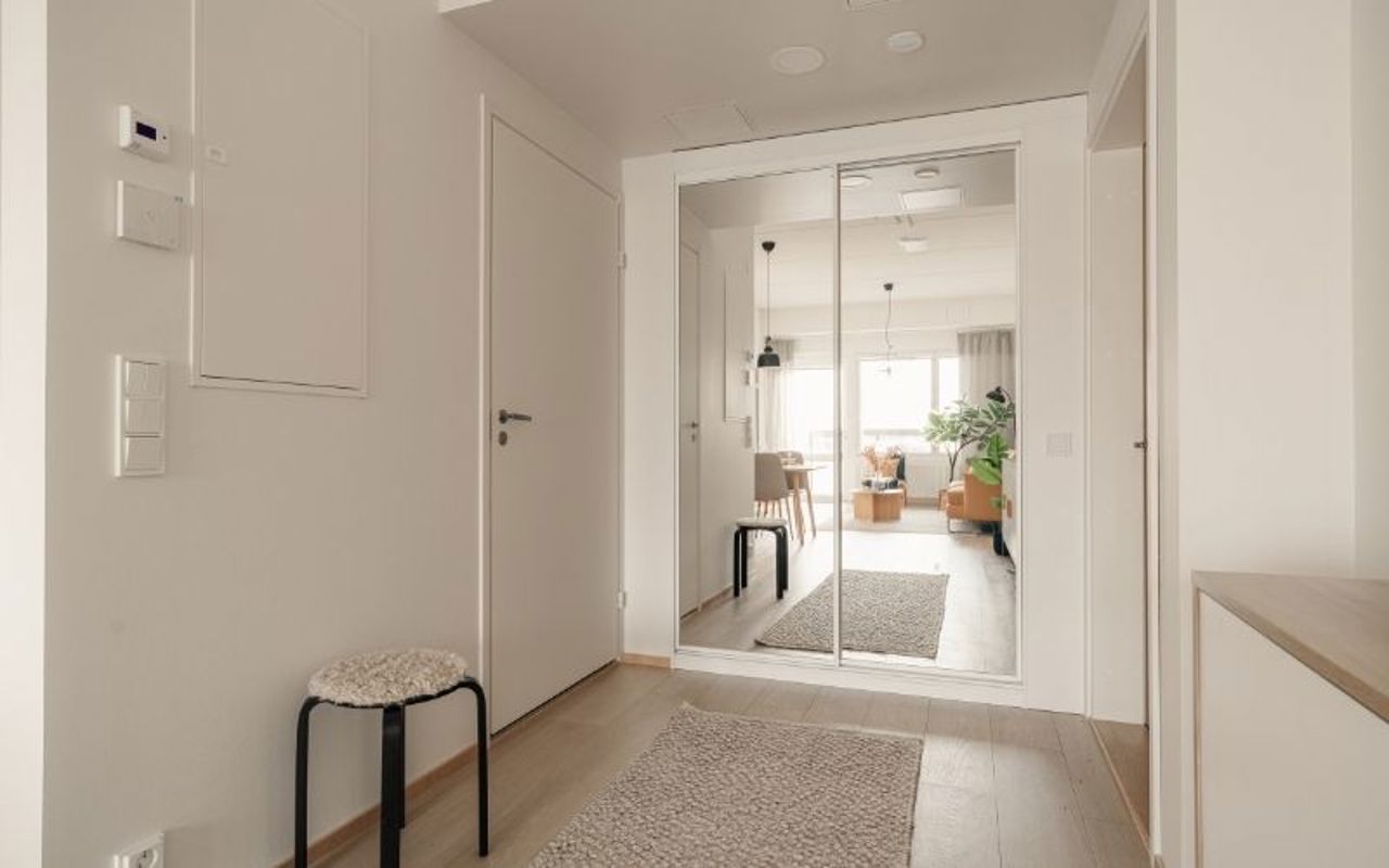 Valokuvanäkymä Lahden Vahva-Jussin Taimen esittelyasunto A1:sen eteisestä