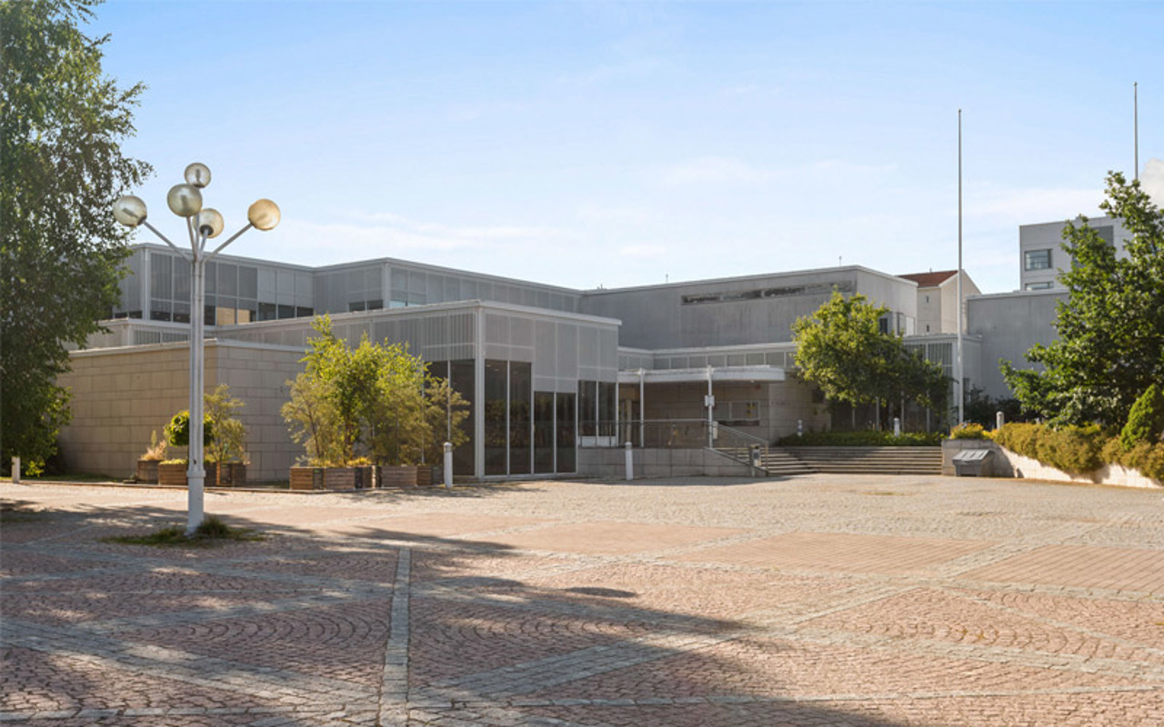 Valokuva kesältä 2025 Lahden Paavolan alueelta Lahden pääkirjasto